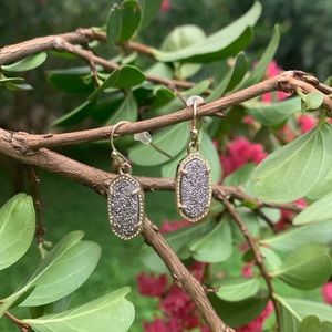 Kendra Scott Lee Gold Drop Earrings in Plat Drusy